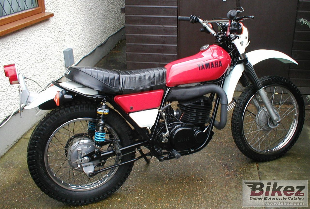 Big stuart Cummins dt 250 picture and wallpaper from Bikez.com